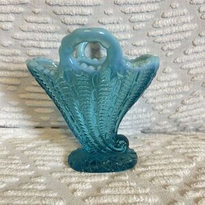 NORTHWOOD BLUE OPALESCENT CORNUCOPIA‎ HANDLED VASE